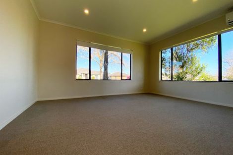 Photo of property in 1 Nephin Place, East Tamaki Heights, Auckland, 2016