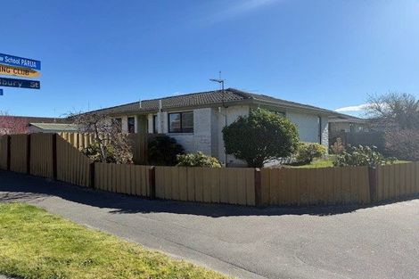 Photo of property in 76 Queenspark Drive, Parklands, Christchurch, 8083