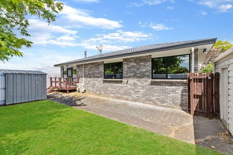 Photo of property in 2/8 Celmisia Place, Weymouth, Auckland, 2103