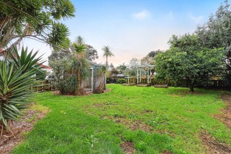 Photo of property in 16 Leaming Place, Clarks Beach, 2122