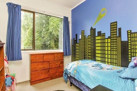 Photo of property in 1/16 Sylvan Crescent, Te Atatu South, Auckland, 0610