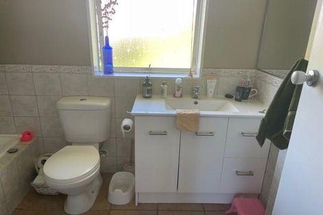 Photo of property in 8 Megan Avenue, Pakuranga Heights, Auckland, 2010