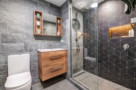 Photo of property in 4/13 Kaihu Street, Northcote, Auckland, 0627