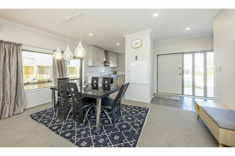 Photo of property in 22 Taiaapure Street, Weymouth, Auckland, 2103