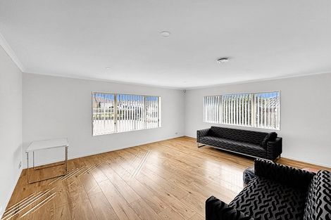 Photo of property in 60 Magic Way, Randwick Park, Auckland, 2105
