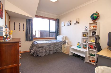 Photo of property in 7 Alpine Grove, Kelvin Grove, Palmerston North, 4414