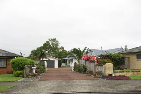 Photo of property in 6 Heenans Way, Rosehill, Papakura, 2113