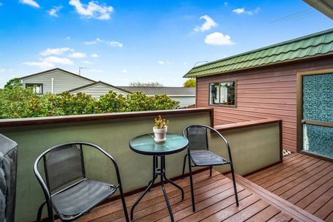 Photo of property in 32 Marina View Drive, West Harbour, Auckland, 0618