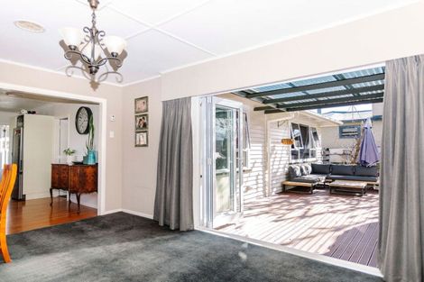 Photo of property in 17 Smith Street, Dannevirke, 4930