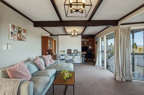 Photo of property in 17 Mountain Road, Western Heights, Rotorua, 3015