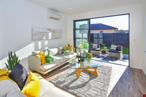 Photo of property in 22 Tapuwae Way, Mangere Bridge, Auckland, 2022