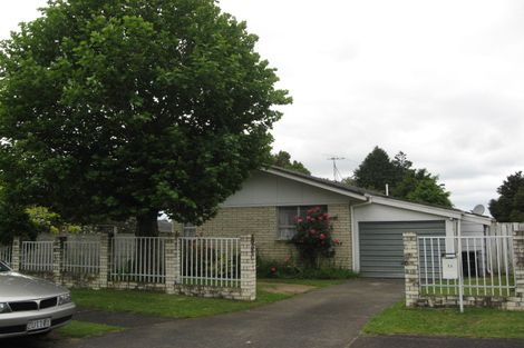 Photo of property in 11 Chibnall Place, Conifer Grove, Takanini, 2112