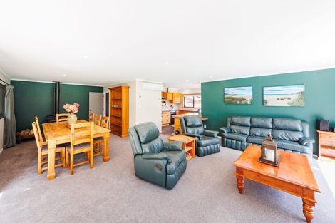 Photo of property in 15 Ashburn Lane, Awapuni, Palmerston North, 4412