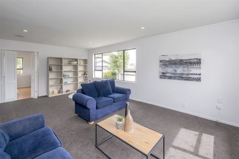 Photo of property in 6 Highbury Drive, Levin, 5510