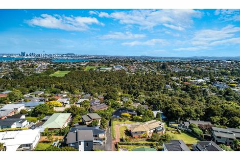 Photo of property in 83 Pupuke Road, Northcote, Auckland, 0627