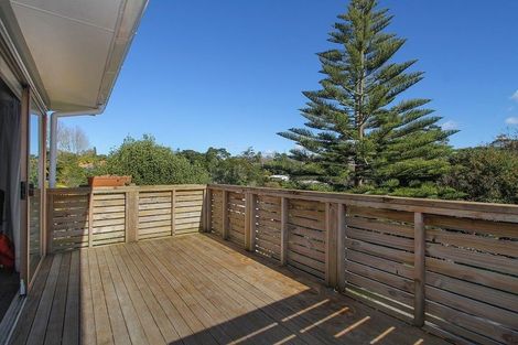 Photo of property in 8 Papa Place, Birkdale, Auckland, 0626