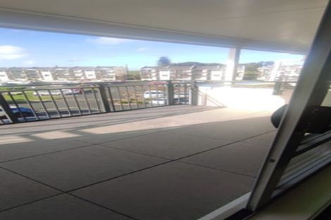 Photo of property in 13e/71 Spencer Road, Oteha, Auckland, 0632