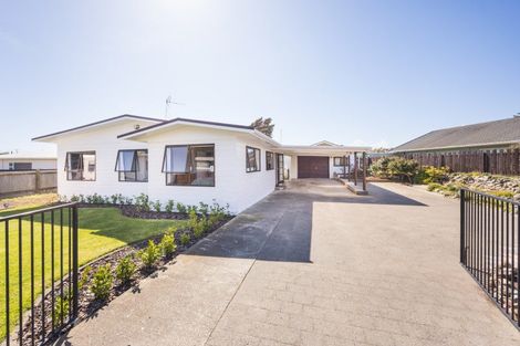 Photo of property in 9 Chrystal Street, Foxton Beach, Foxton, 4815