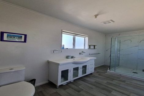 Photo of property in 49 Kiwi Esplanade, Mangere Bridge, Auckland, 2022