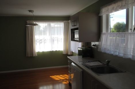 Photo of property in 36 Maui Pomare Street, Blockhouse Bay, Auckland, 0600