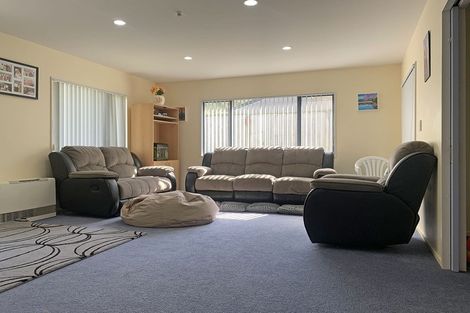 Photo of property in 33 Amesbury Drive, Churton Park, Wellington, 6037