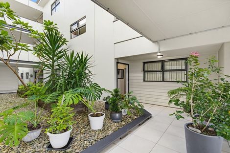 Photo of property in 2/124 Stancombe Road, Flat Bush, Auckland, 2016