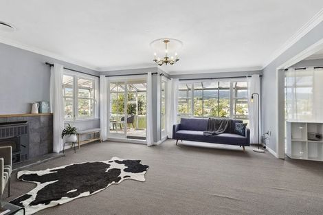 Photo of property in 15a Romney Square, Tawa, Wellington, 5028