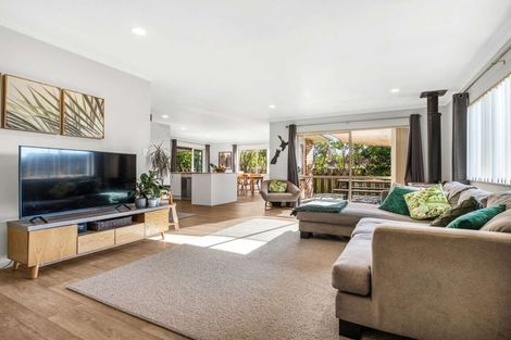 Photo of property in 36 Mandalay Place, Waiuku, 2123