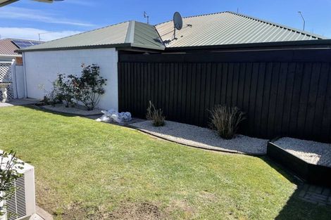 Photo of property in 2/200 Wainoni Road, Avondale, Christchurch, 8061