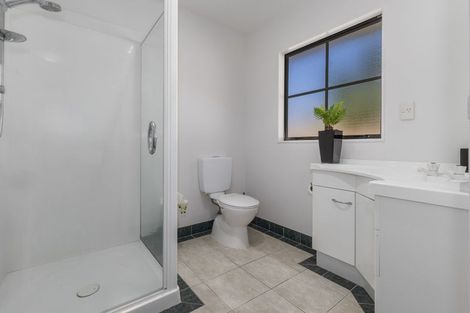 Photo of property in 136 Guildford Drive, Paraparaumu Beach, Paraparaumu, 5032