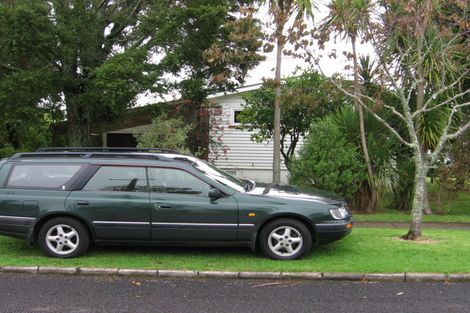 Photo of property in 25 Swan Crescent, Pakuranga, Auckland, 2010
