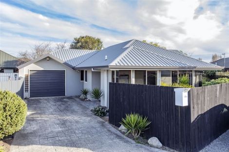 Photo of property in 2/28 Kirsten Place, Parklands, Christchurch, 8083