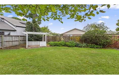 Photo of property in 2 Page Place, Hamilton East, Hamilton, 3216