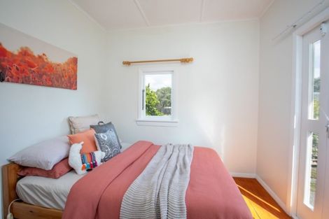 Photo of property in 4 Waimea Road, Waikanae Beach, Waikanae, 5036