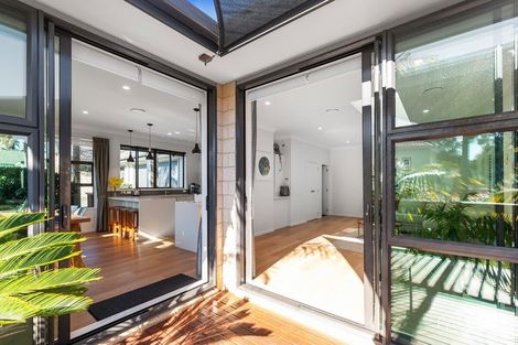 Photo of property in 13 Hobie Court, West Harbour, Auckland, 0618