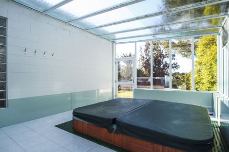 Photo of property in 47 Waima Crescent, Titirangi, Auckland, 0604