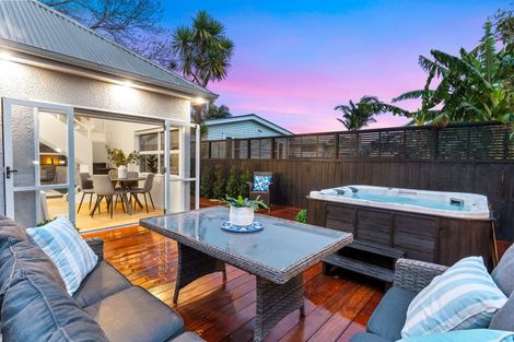 Photo of property in 2/7 Seine Road, Forrest Hill, Auckland, 0620