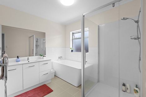 Photo of property in 37 Hastings Place, Hamilton Lake, Hamilton, 3204