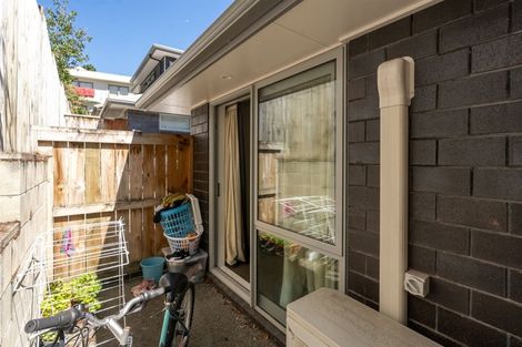 Photo of property in 2/30 Hunter Street, Hamilton Lake, Hamilton, 3204