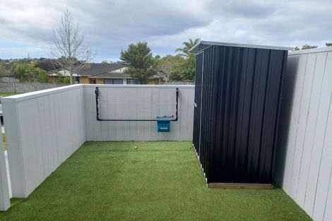 Photo of property in 5/2 Jadewynn Drive, Massey, Auckland, 0614