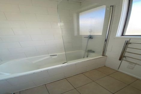 Photo of property in 99 Archmillen Avenue, Pakuranga Heights, Auckland, 2010