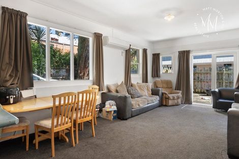 Photo of property in 590 Castle Street, North Dunedin, Dunedin, 9016