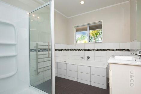 Photo of property in 30 Riverland Road, Kumeu, 0892