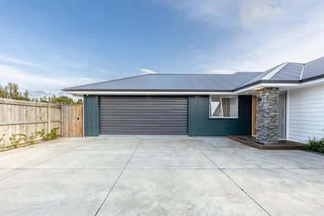 Photo of property in 30 Freedom Drive, Kelvin Grove, Palmerston North, 4414