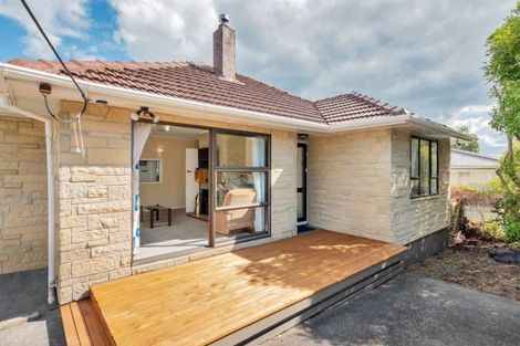 Photo of property in 1/16 Peach Road, Glenfield, Auckland, 0629