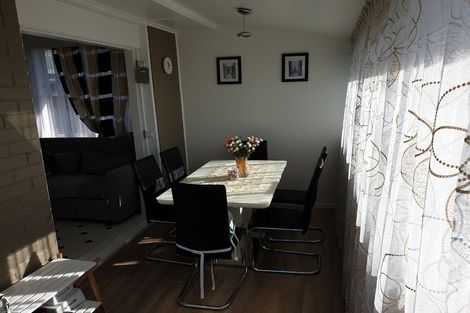 Photo of property in 2/182 Chivalry Road, Glenfield, Auckland, 0629