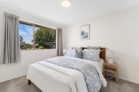 Photo of property in 2/38 Ballater Place, Highland Park, Auckland, 2010