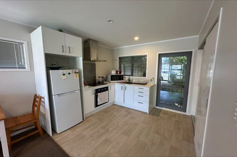 Photo of property in 18 Lisa Rise, Half Moon Bay, Auckland, 2012