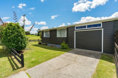 Photo of property in 11 Besley Place, Acacia Bay, Taupo, 3330