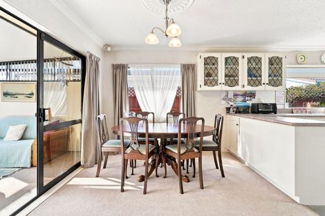 Photo of property in 2 Warwick Place, Springvale, Whanganui, 4501